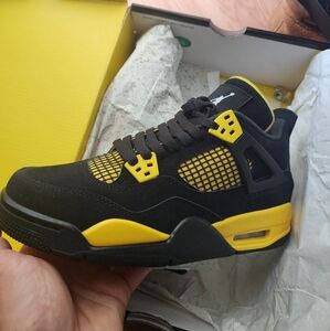 Jordan 4 thunder gs 6.5Y 8W